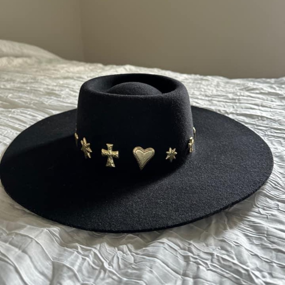 lack of color celestial hat